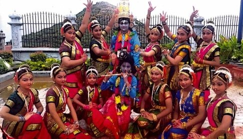 Students and Guru Indrani Reddy of Natya Deepika Kuchipudi Academy in traditional performance attire